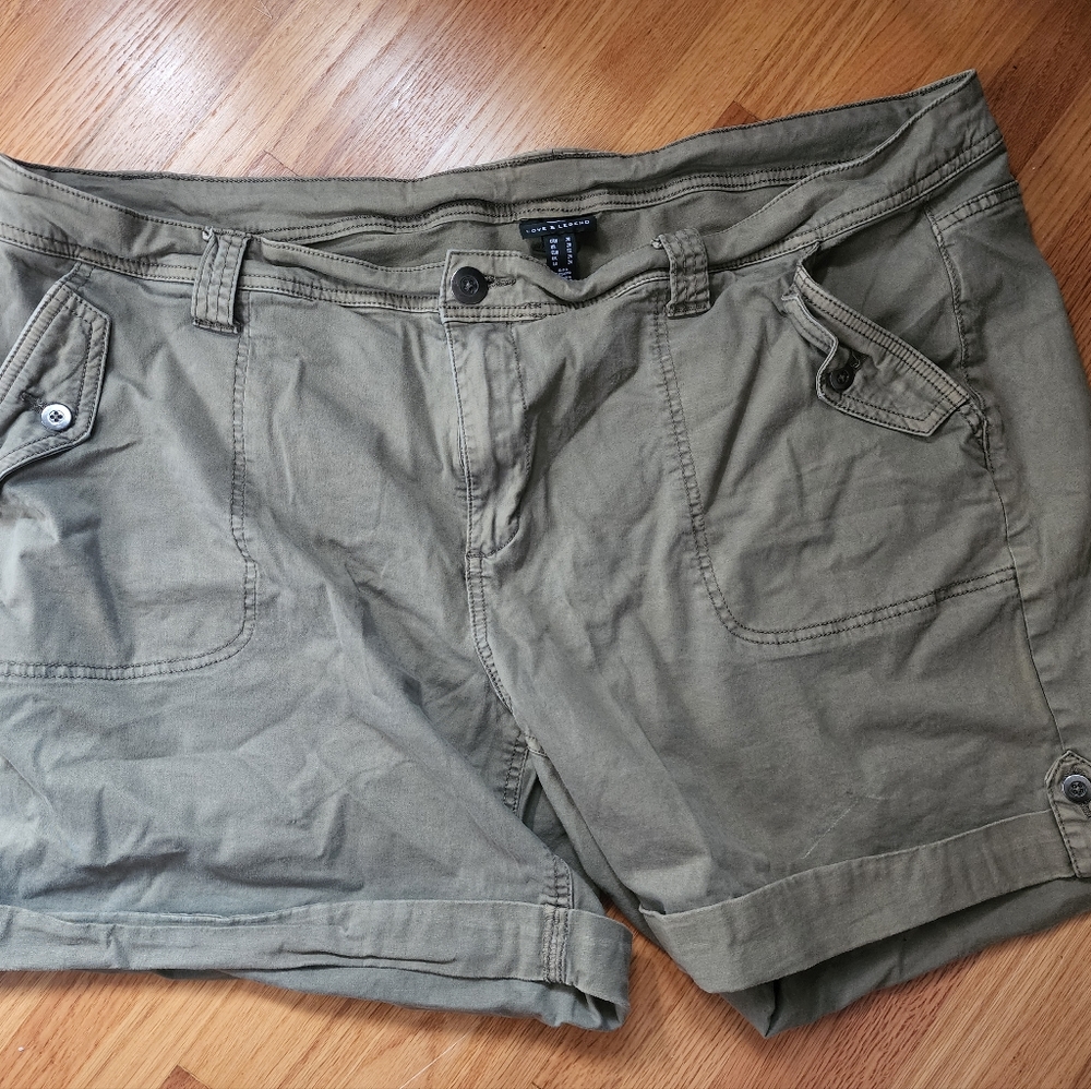 Green Love & Legend Shorts